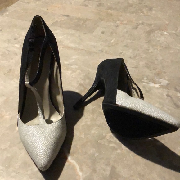 Black and White  size 8.5 with 4inch heel - Picture 2 of 2